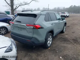 2021 Toyota RAV4 XLE with VIN 2T3P1RFV8MW182888, listed as a IAAI auction lot 41922900 with 39,384 mi miles. Bid and sale history available at carsss.com. Image 4.