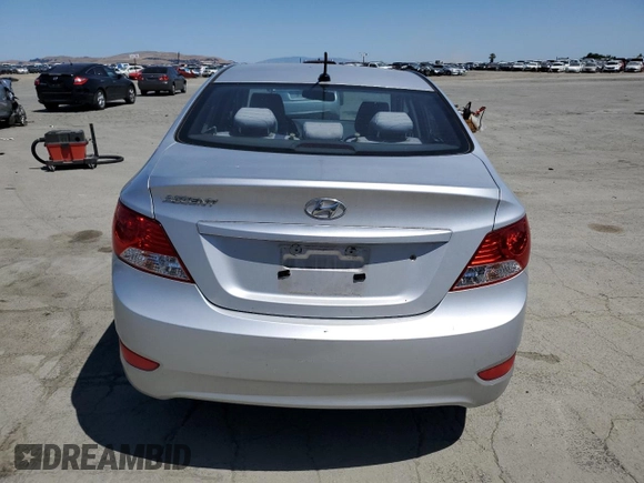 2013 Hyundai Accent GLS z VIN KMHCT4AE5DU416853, wystawiony jako Copart lot #57818195 z przebiegiem 84 550 mil mil oraz Szkoda całkowita • Salvage title. Historia ofert i sprzedaży dostępna na DreamBid. Obrazek 6.