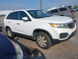 2011 Kia Sorento LX с VIN 5XYKTCA1XBG146735, выставлен на аукционе IAAI как лот 42795939 с пробегом 166 746 миль миль и . История ставок и продаж доступна на DreamBid. Изображение 1.