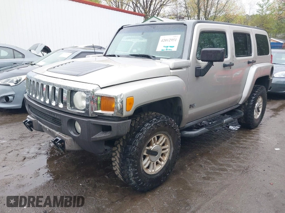 2006 Hummer H3 with VIN 5GTDN136168189138, listed as a IAAI auction lot 42012951 with 209,548 mi miles. Bid and sale history available at carsss.com. Image 2.