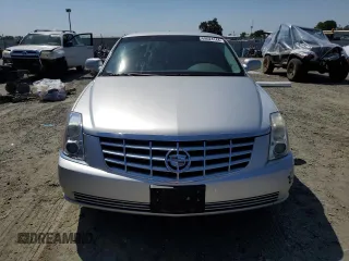 2010 Cadillac DTS 1SA z VIN 1G6KA5EYXAU100721, wystawiony jako Copart lot #69624144 z przebiegiem 175 627 mil mil oraz Szkoda całkowita • Salvage title. Historia ofert i sprzedaży dostępna na DreamBid. Obrazek 5.