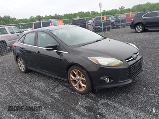 2014 Ford Focus Titanium z VIN 1FADP3J27EL226630, wystawiony jako IAAI lot #42204228 z przebiegiem 171 836 mil mil oraz . Historia ofert i sprzedaży dostępna na DreamBid. Obrazek 1.