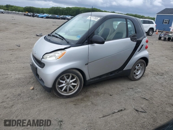 2008 Smart fortwo Pure z VIN WMEEJ31XX8K195221, wystawiony jako Copart lot #57217555 z przebiegiem 54 525 mil mil oraz Tytuł czysty. Historia ofert i sprzedaży dostępna na DreamBid. Obrazek 1.