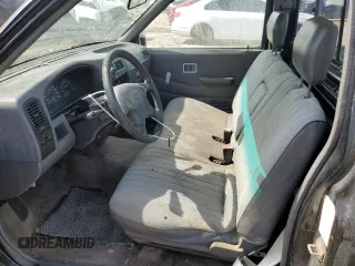 1995 Nissan Frontier z VIN 1N6SD11S6SC430228, wystawiony jako Copart lot #60110335 z przebiegiem 202 139 mil mil oraz Czysty tytuł • Clean title. Historia ofert i sprzedaży dostępna na DreamBid. Obrazek 7.
