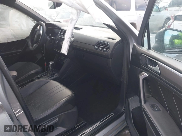 2023 Volkswagen Tiguan SE R-Line Black with VIN 3VV8B7AX3PM106873, listed as a IAAI auction lot 41402146 with 26,701 mi miles and . Bid and sale history available at DreamBid. Image 5.