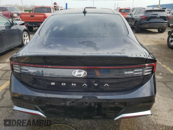 2024 Hyundai Sonata SEL z VIN KMHL14JA2RA409807, wystawiony jako Copart lot #53393045 z przebiegiem 5 661 mil mil oraz Szkoda całkowita • Salvage title. Historia ofert i sprzedaży dostępna na DreamBid. Obrazek 6.