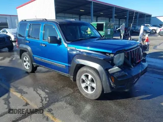 2008 Jeep Liberty Sport z VIN 1J8GN28KX8W219535, wystawiony jako IAAI lot #41849686 z przebiegiem 233 498 mil mil oraz . Historia ofert i sprzedaży dostępna na DreamBid. Obrazek 1.