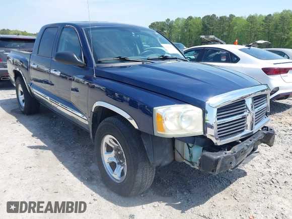 2005 Dodge Dakota SLT with VIN 1D7HW48N05S113487, listed as a IAAI auction lot 42029813 with 229,025 mi miles. Bid and sale history available at carsss.com. Image 1.