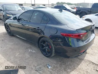 2017 Alfa Romeo Giulia Ti z VIN ZARFAECN7H7541762, wystawiony jako IAAI lot #41549460 z przebiegiem Nie podano mil oraz . Historia ofert i sprzedaży dostępna na DreamBid. Obrazek 3.