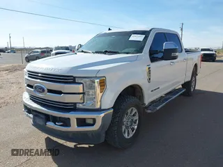 2019 Ford F-250 XL z VIN 1FT7W2BT0KED54168, wystawiony jako IAAI lot #42072597 z przebiegiem 303 604 mil mil oraz . Historia ofert i sprzedaży dostępna na DreamBid. Obrazek 2.