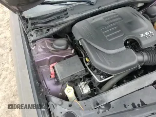 2020 Dodge Challenger SXT z VIN 2C3CDZAG4LH161540, wystawiony jako Copart lot #86465875 z przebiegiem 114 553 mil mil oraz Czysty tytuł • Clean title. Historia ofert i sprzedaży dostępna na DreamBid. Obrazek 13.