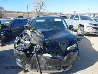 2019 Jeep Cherokee Latitude Plus with VIN 1C4PJLLBXKD339287, listed as a IAAI auction lot 41216180 with 123,265 mi miles. Bid and sale history available at carsss.com. Image 12.