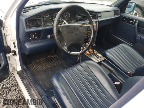 1992 Mercedes-Benz 190 z VIN WDBDA29D3NF993013, wystawiony jako Copart lot #55794035 z przebiegiem 181 833 mil mil oraz Szkoda całkowita • Salvage title. Historia ofert i sprzedaży dostępna na DreamBid. Obrazek 8.