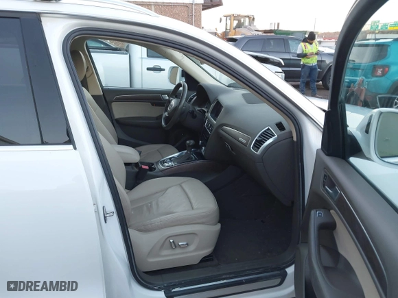 2014 Audi Q5 Premium Plus with VIN WA1LFAFP2EA076756, listed as a IAAI auction lot 41429593 with 134,592 mi miles. Bid and sale history available at carsss.com. Image 5.