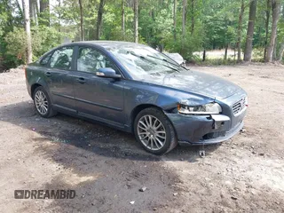 2010 Volvo S40 z VIN YV1390MS9A2490226, wystawiony jako IAAI lot #42234235 z przebiegiem 111 765 mil mil oraz . Historia ofert i sprzedaży dostępna na DreamBid. Obrazek 1.