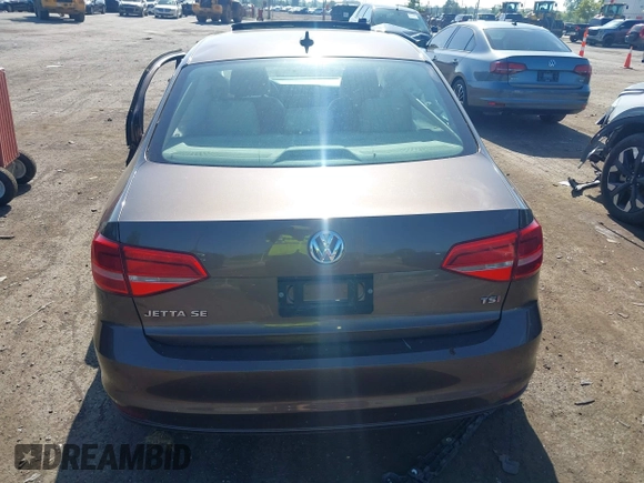 2015 Volkswagen Jetta Sport z VIN 3VWD17AJ5FM411217, wystawiony jako IAAI lot #42563776 z przebiegiem 84 520 mil mil oraz . Historia ofert i sprzedaży dostępna na DreamBid. Obrazek 16.