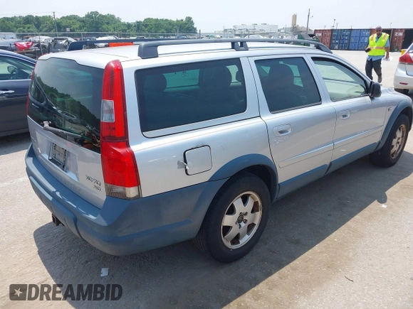 2004 Volvo V70 XC Cross Country with VIN YV1SZ59H441124920, listed as a IAAI auction lot 42456773 with 223,980 mi miles and . Bid and sale history available at DreamBid. Image 4.