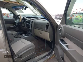 2007 Dodge Nitro SLT z VIN 1D8GU58K97W700047, wystawiony jako IAAI lot #41805822 z przebiegiem 186 604 mil mil oraz . Historia ofert i sprzedaży dostępna na DreamBid. Obrazek 5.
