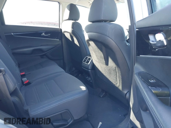 2019 Kia Sorento LX V6 with VIN 5XYPGDA56KG506179, listed as a IAAI auction lot 41409303 with 116,488 mi miles. Bid and sale history available at carsss.com. Image 8.