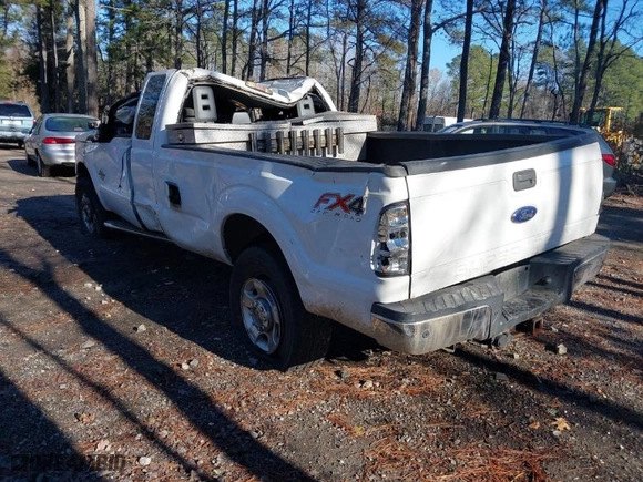 2015 Ford Super Duty F-250 SRW XLT with VIN 1FT7X2BT2FED37097, listed as a IAAI auction lot 41084977 with 224,317 mi miles. Bid and sale history available at carsss.com. Image 3.