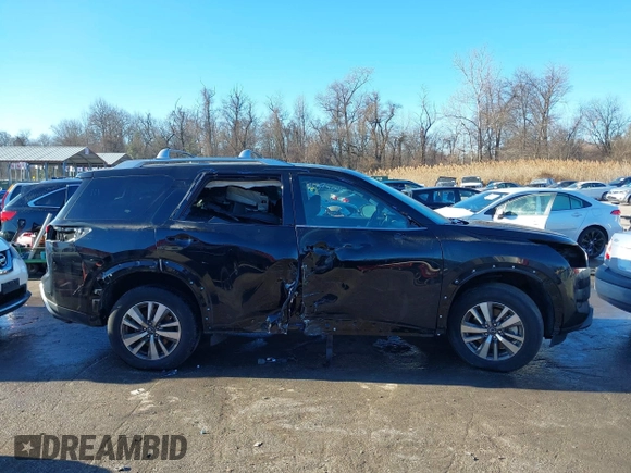 2023 Nissan Pathfinder SL z VIN 5N1DR3CCXPC231961, wystawiony jako IAAI lot #41375091 z przebiegiem 24 314 mil mil oraz . Historia ofert i sprzedaży dostępna na DreamBid. Obrazek 14.