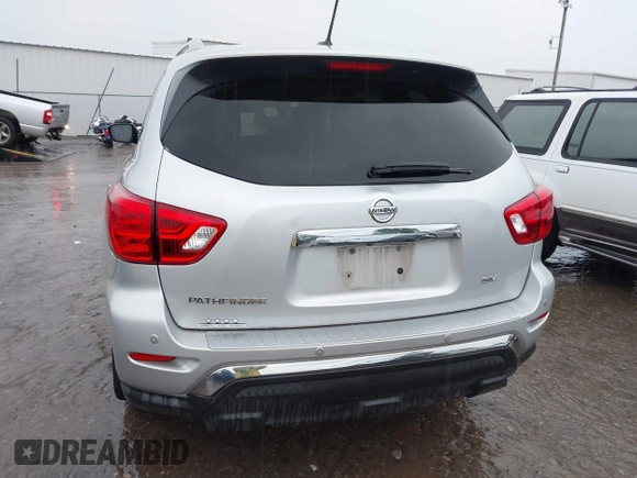 2018 Nissan Pathfinder S z VIN 5N1DR2MN7JC621109, wystawiony jako IAAI lot #42184064 z przebiegiem 135 902 mil mil oraz . Historia ofert i sprzedaży dostępna na DreamBid. Obrazek 16.
