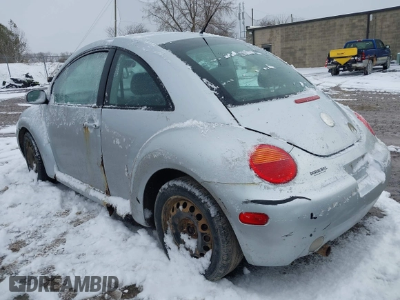 2004 Volkswagen New Beetle Coupe GL with VIN 3VWBK31C44M422057, listed as a IAAI auction lot 41978706 with 159,854 mi miles. Bid and sale history available at carsss.com. Image 3.