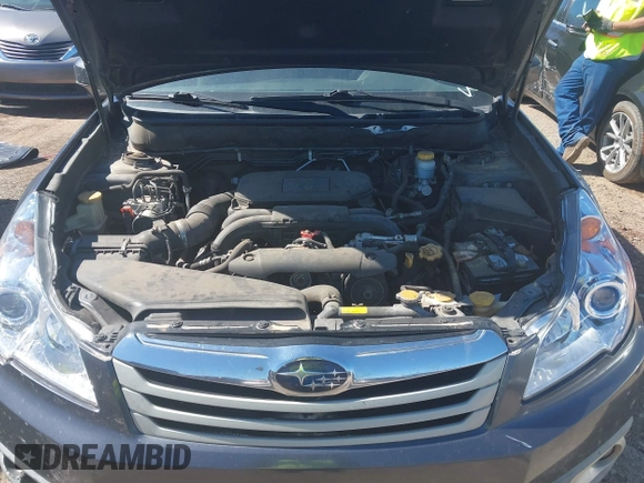 2010 Subaru Outback Premium All-Weather Anniversary z VIN 4S4BRBCC4A3357449, wystawiony jako IAAI lot #41719216 z przebiegiem 200 784 mil mil oraz . Historia ofert i sprzedaży dostępna na DreamBid. Obrazek 10.