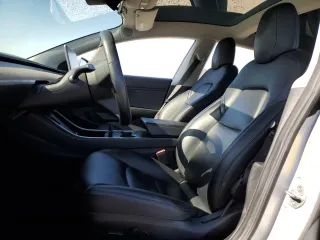 2018 Tesla Model 3 Long Range Battery z VIN 5YJ3E1EB7JF065140, wystawiony jako Copart lot #51916035 z przebiegiem 110 709 mil mil oraz Szkody całkowita. Historia ofert i sprzedaży dostępna na DreamBid. Obrazek 7.