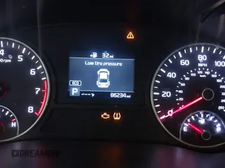 2020 Kia Optima SE z VIN 5XXGT4L36LG393377, wystawiony jako IAAI lot #41836704 z przebiegiem 86 234 mil mil oraz . Historia ofert i sprzedaży dostępna na DreamBid. Obrazek 7.