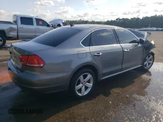 2015 Volkswagen Passat Limited Edition Edition z VIN 1VWAT7A33FC088673, wystawiony jako Copart lot #53455905 z przebiegiem 143 953 mil mil oraz Szkoda całkowita • Salvage title. Historia ofert i sprzedaży dostępna na DreamBid. Obrazek 3.
