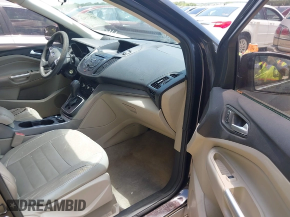 2013 Ford Escape SE z VIN 1FMCU0GX5DUD01376, wystawiony jako IAAI lot #42671948 z przebiegiem 200 724 mil mil oraz . Historia ofert i sprzedaży dostępna na DreamBid. Obrazek 5.