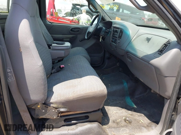 2000 Ford F-150 XL z VIN 1FTZF1724YNB61775, wystawiony jako IAAI lot #42580708 z przebiegiem 164 798 mil mil oraz . Historia ofert i sprzedaży dostępna na DreamBid. Obrazek 5.