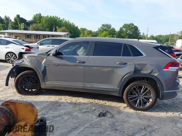 2020 Volkswagen Atlas SEL R-Line with VIN 1V2RE2CA6LC217059, listed as a IAAI auction lot 42440414 with 100,826 mi miles and . Bid and sale history available at DreamBid. Image 15.