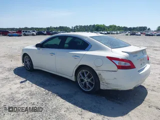 2011 Nissan Maxima SV z VIN 1N4AA5AP6BC859076, wystawiony jako IAAI lot #42250197 z przebiegiem 248 822 mil mil oraz . Historia ofert i sprzedaży dostępna na DreamBid. Obrazek 3.
