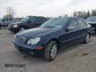2004 Mercedes-Benz C 240 z VIN WDBRF81J84F457572, wystawiony jako IAAI lot #42126183 z przebiegiem 221 755 mil mil oraz . Historia ofert i sprzedaży dostępna na DreamBid. Obrazek 2.