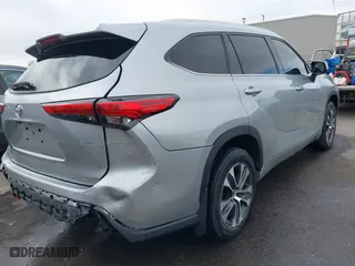 2020 Toyota Highlander XLE with VIN 5TDGZRBH1LS502142, listed as a IAAI auction lot 41819000 with 107,619 mi miles. Bid and sale history available at carsss.com. Image 4.