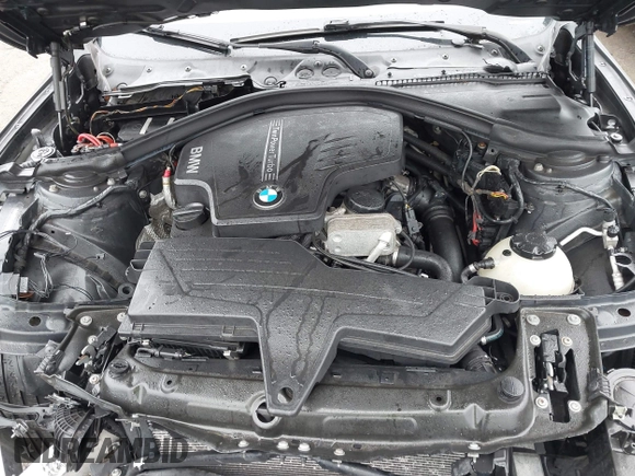 2013 BMW 3 Series 328i with VIN WBA3C1G58DNR45828, listed as a IAAI auction lot 41920757 with 122,947 mi miles. Bid and sale history available at carsss.com. Image 10.