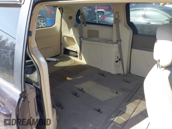 2010 Chrysler Town & Country Touring with VIN 2A4RR5DX5AR360173, listed as a IAAI auction lot 42082140 with 133,366 mi miles. Bid and sale history available at carsss.com. Image 8.