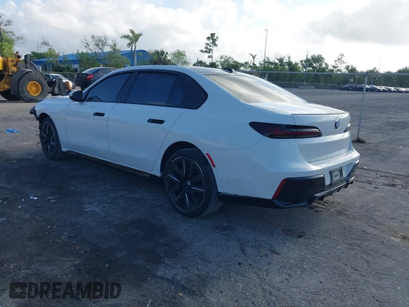 2024 BMW 7 Series 740i с VIN WBA23EH00RCP27147, выставлен на аукционе IAAI как лот 41932339 с пробегом 16 740 миль миль и . История ставок и продаж доступна на DreamBid. Изображение 3.