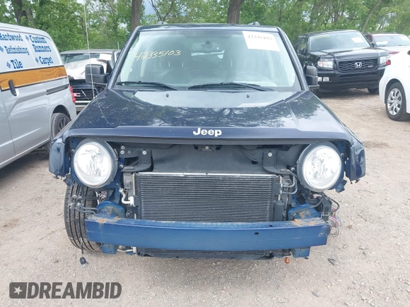 2016 Jeep Patriot Latitude z VIN 1C4NJRFB6GD500649, wystawiony jako IAAI lot #42335103 z przebiegiem 52 742 mil mil oraz . Historia ofert i sprzedaży dostępna na DreamBid. Obrazek 13.