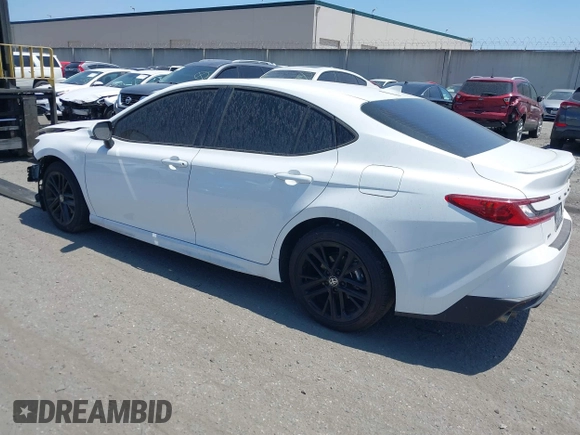 2025 Toyota Camry LE z VIN 4T1DAACK8SU029853, wystawiony jako IAAI lot #41813312 z przebiegiem 25 522 mil mil oraz . Historia ofert i sprzedaży dostępna na DreamBid. Obrazek 3.