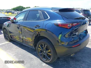 2024 Mazda CX-30 S Select Sport z VIN 3MVDMBBM0RM697731, wystawiony jako IAAI lot #42329490 z przebiegiem 17 675 mil mil oraz . Historia ofert i sprzedaży dostępna na DreamBid. Obrazek 3.