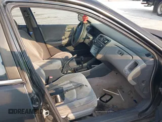 1999 Honda Accord LX z VIN 1HGCG5641XA008694, wystawiony jako IAAI lot #42385438 z przebiegiem 323 971 mil mil oraz . Historia ofert i sprzedaży dostępna na DreamBid. Obrazek 5.