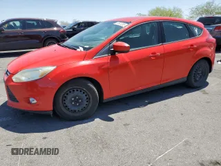 2012 Ford Focus SE z VIN 1FAHP3K28CL111970, wystawiony jako Copart lot #57641285 z przebiegiem 160 027 mil mil oraz Czysty tytuł • Clean title. Historia ofert i sprzedaży dostępna na DreamBid. Obrazek 1.