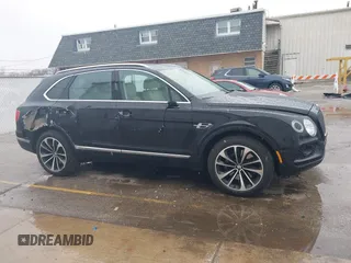 2019 Bentley Bentayga V8 z VIN SJAAM2ZVXKC025218, wystawiony jako IAAI lot #41741586 z przebiegiem 52 457 mil mil oraz . Historia ofert i sprzedaży dostępna na DreamBid. Obrazek 13.