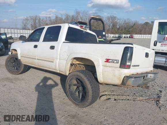 2006 Chevrolet Silverado 1500 LT1 with VIN 2GCEK13T861144372, listed as a IAAI auction lot 41564008 with 295,445 mi miles. Bid and sale history available at carsss.com. Image 3.