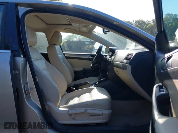 2015 Volkswagen Jetta SE with VIN 3VWD07AJ5FM318913, listed as a IAAI auction lot 42671952 with 120,169 mi miles and . Bid and sale history available at DreamBid. Image 5.