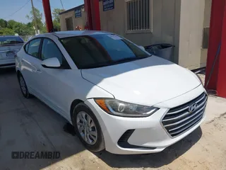 2017 Hyundai Elantra SE z VIN 5NPD74LF6HH085347, wystawiony jako IAAI lot #42277325 z przebiegiem 104 402 mil mil oraz . Historia ofert i sprzedaży dostępna na DreamBid. Obrazek 1.