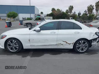 2019 Mercedes-Benz C 300 с VIN 55SWF8DB7KU299640, выставлен на аукционе IAAI как лот 41929870 с пробегом 61 130 миль миль и . История ставок и продаж доступна на DreamBid. Изображение 15.
